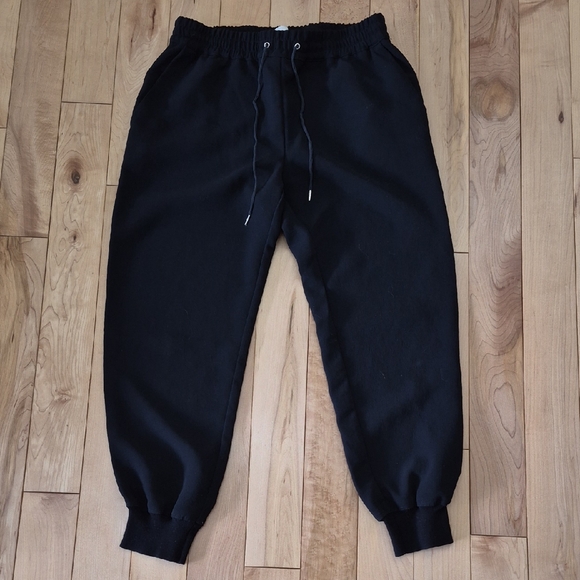 Wilfred Other - Wilfred Women's Size Small Black Elastic Waist Capri Jogger Sweatpants